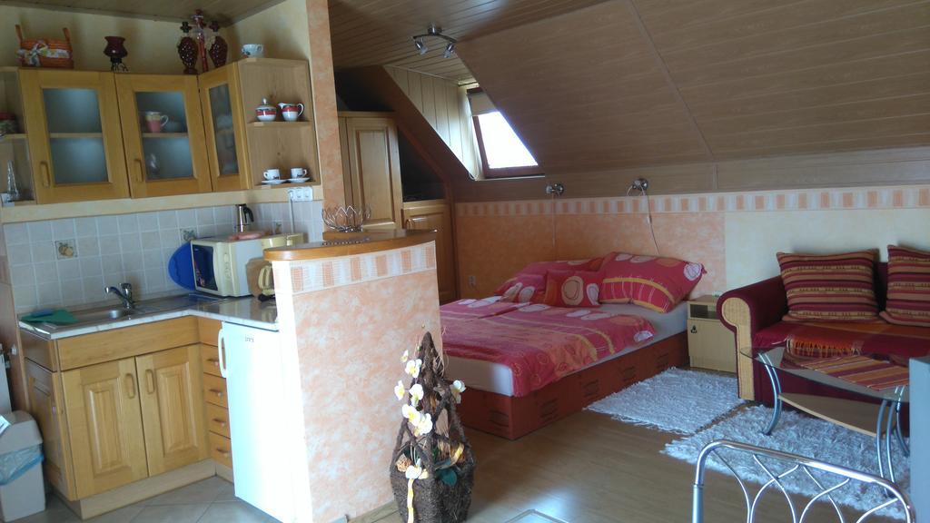 Bertalan Apartman Vonyarcvashegy Bagian luar foto